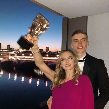 Jodie Comer and her brother Charlie Comer took a picture together.